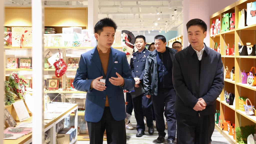 MU News | Deputy Mayor and Director of Public Security Bureau Song Yinzhai Investigates MU’s Yiwu Company